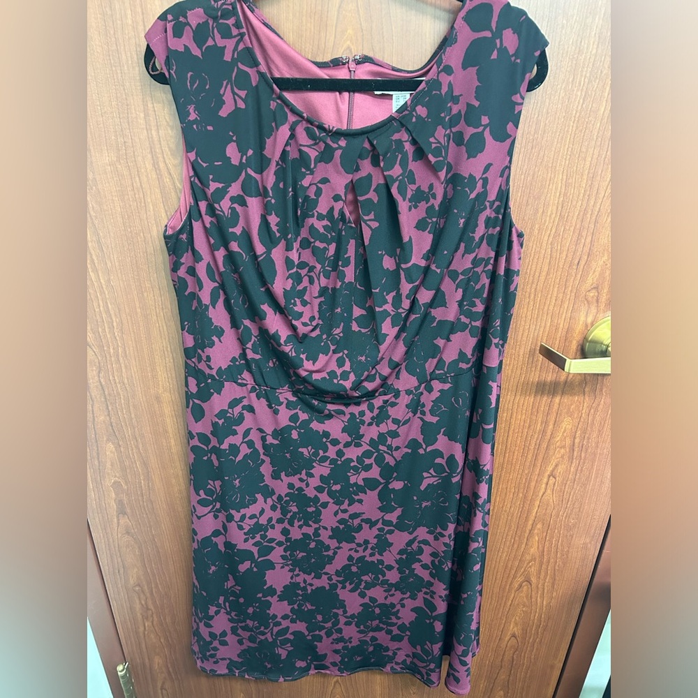Wisp Woman Size 20W‎ Red With Black Floral Sleeveless Below Knee Length Dress